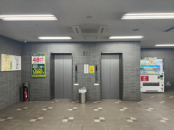 ⑤エレベーターで2Fにあがります。