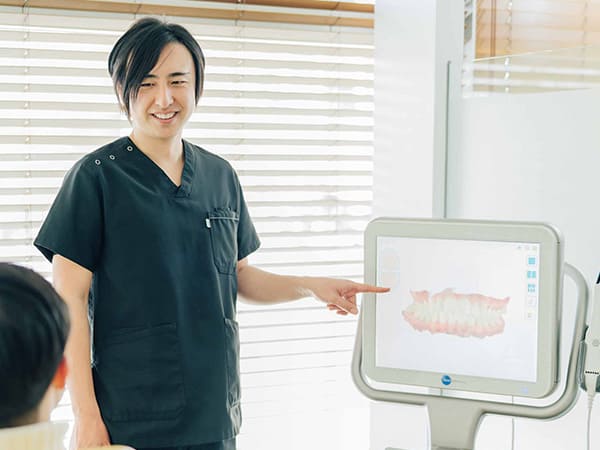 3Dシミュレーションで治療前に治療後の歯並びを確認